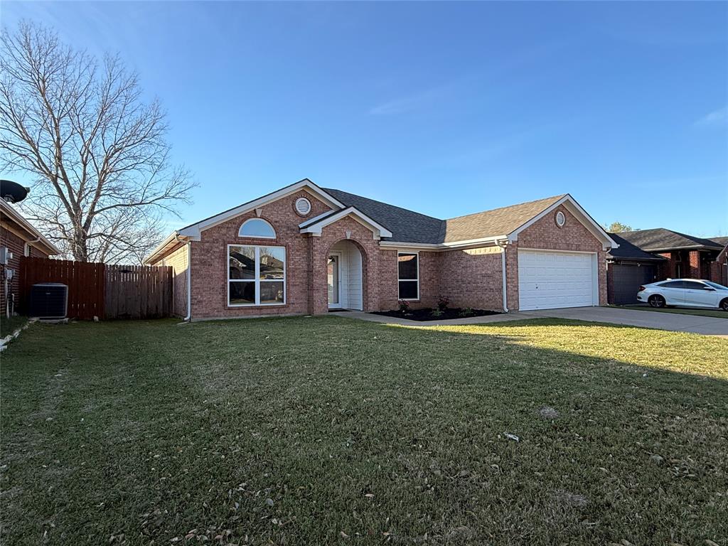 1602 Crestmeadow Lane Mansfield, TX 76063 - Photo 3 of 23