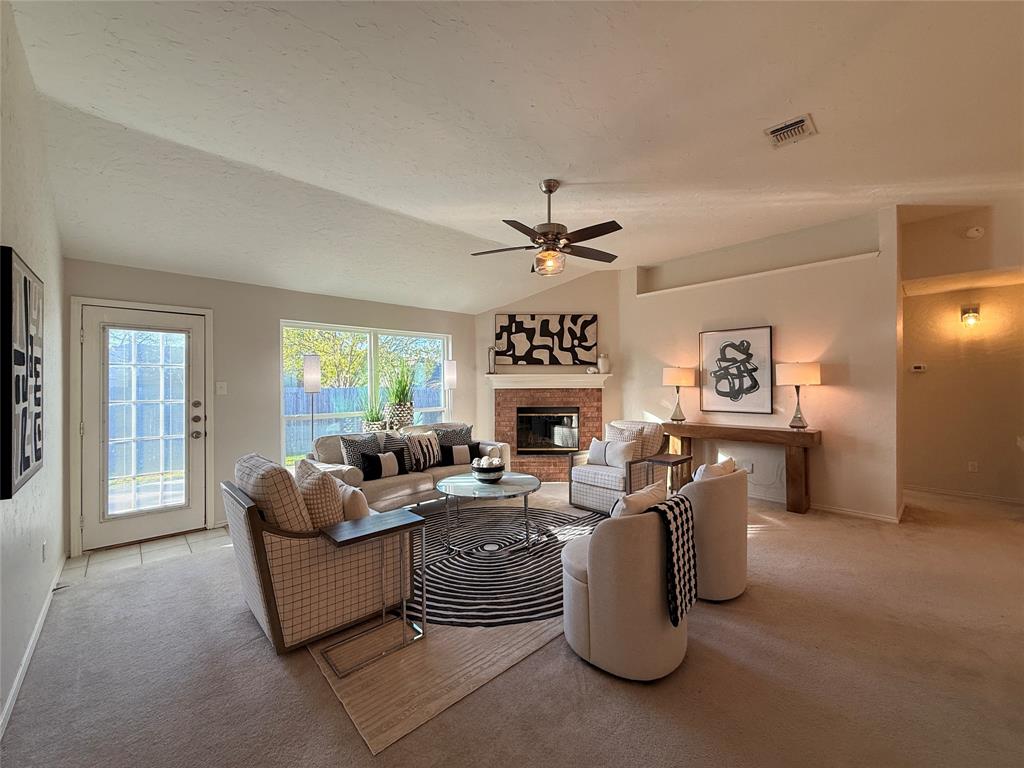 1602 Crestmeadow Lane Mansfield, TX 76063 - Photo 8 of 23