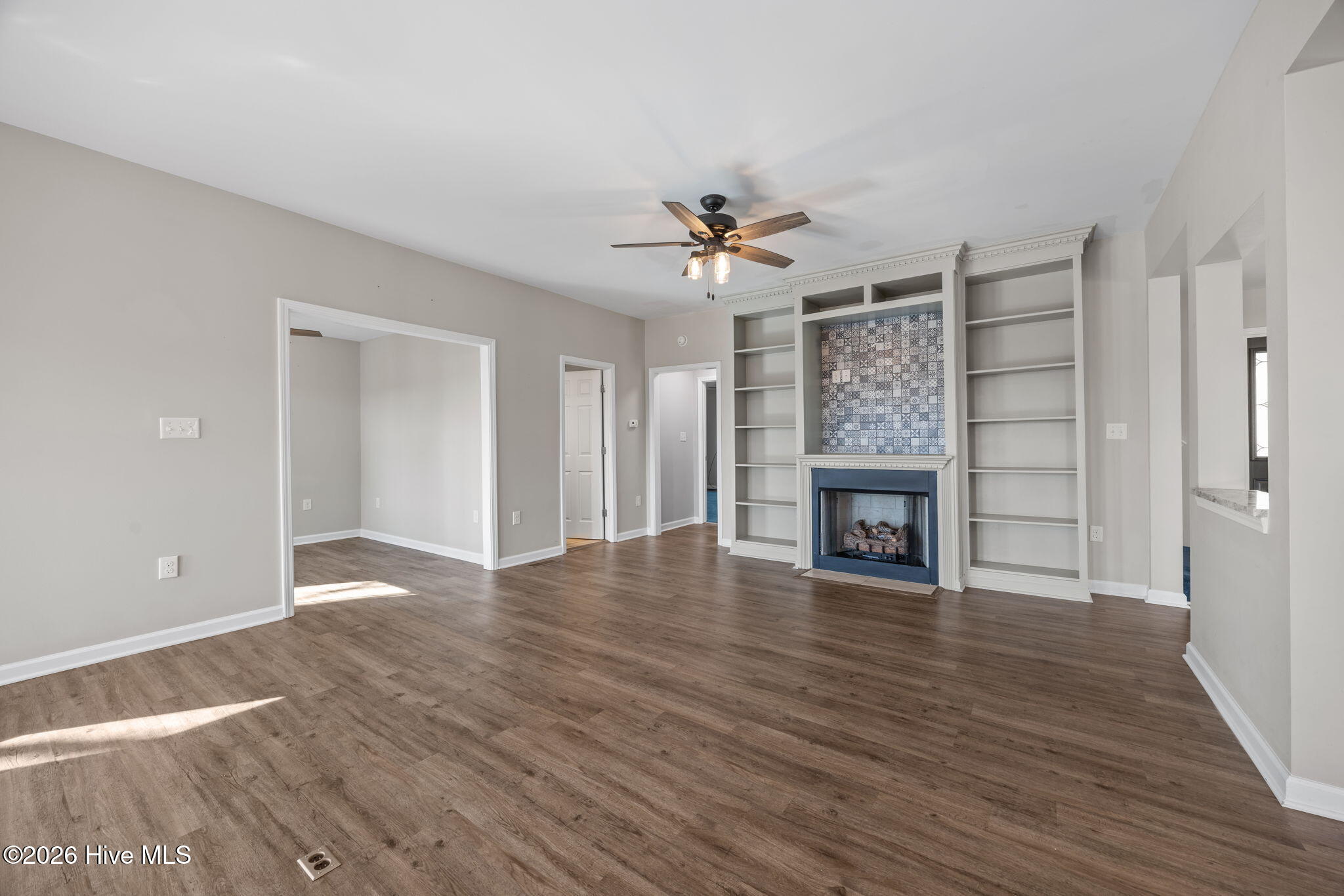 319 Blue Top Road Jacksonville, NC 28540 - Photo 12 of 62 Living with gas fireplace and built-in's