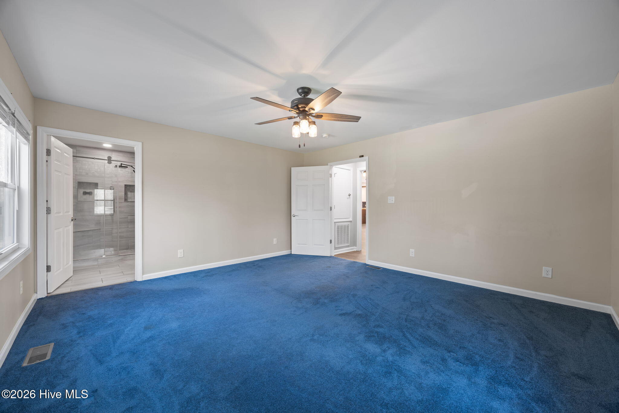 319 Blue Top Road Jacksonville, NC 28540 - Photo 22 of 62 First Floor Priimary Suite