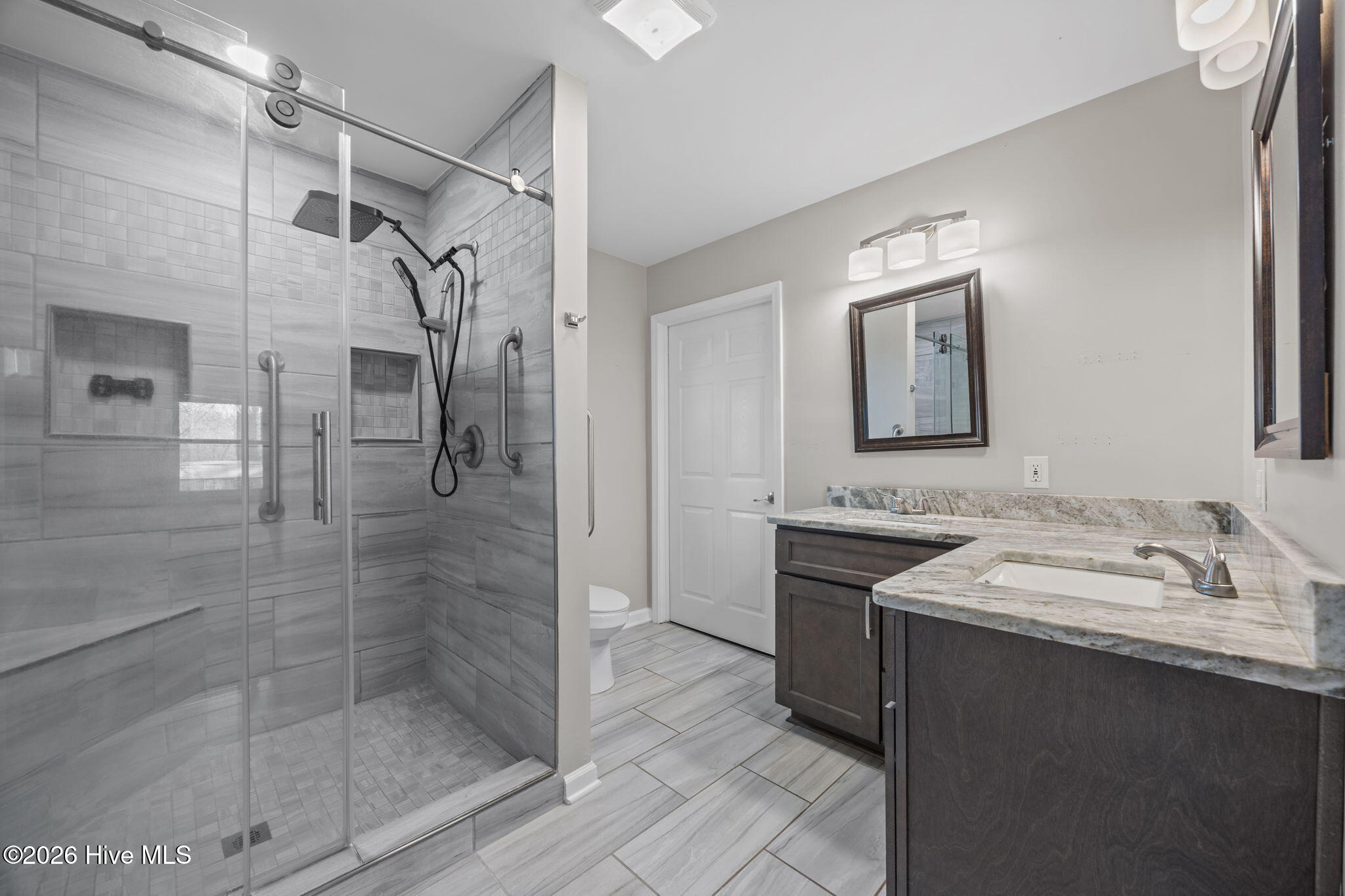 319 Blue Top Road Jacksonville, NC 28540 - Photo 23 of 62 First Floor Primary en-suite Bath with walk-in closet