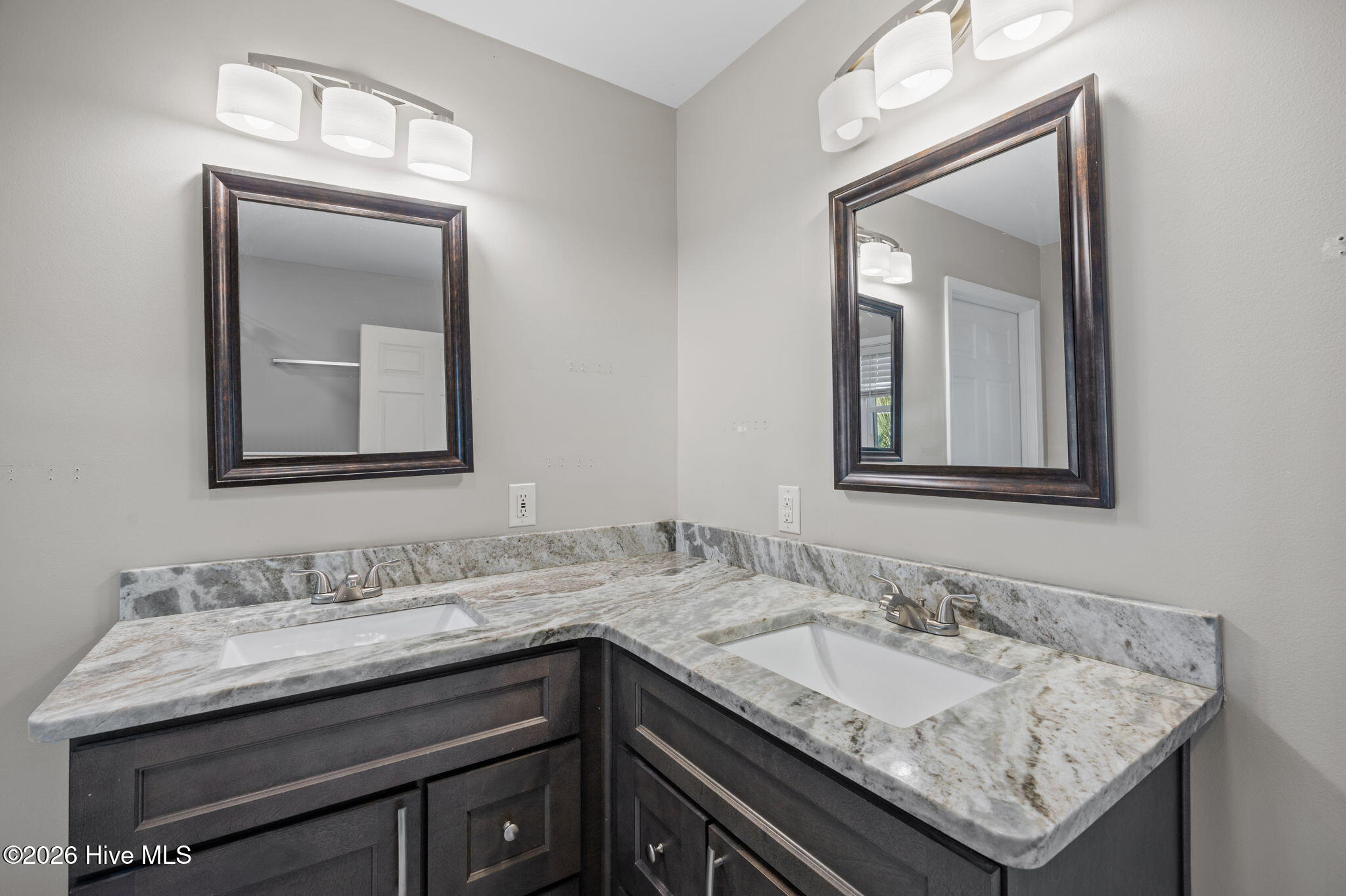 319 Blue Top Road Jacksonville, NC 28540 - Photo 24 of 62 First Floor Primary en-suite Bath