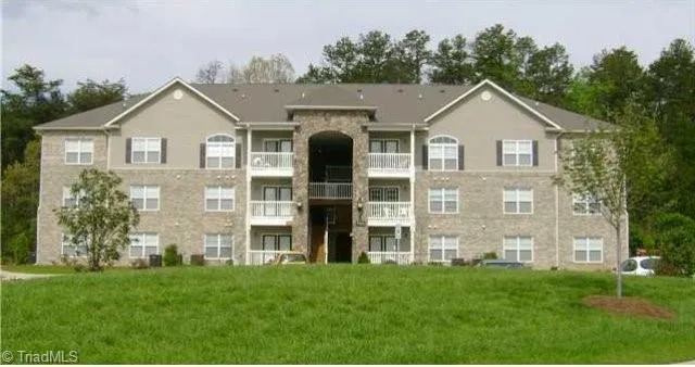 $189,900 | 7104-106 West Friendly Avenue, Greensboro, NC 27410