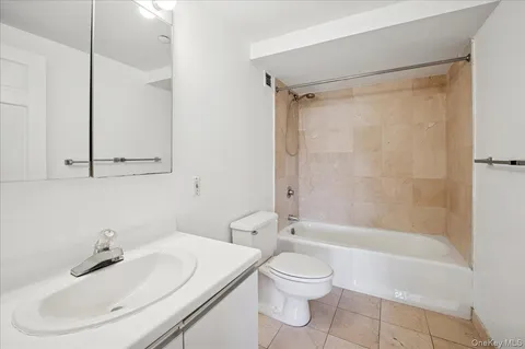 $595,000 | 1020 Warburton Avenue, Unit 9E, Yonkers, NY 10701