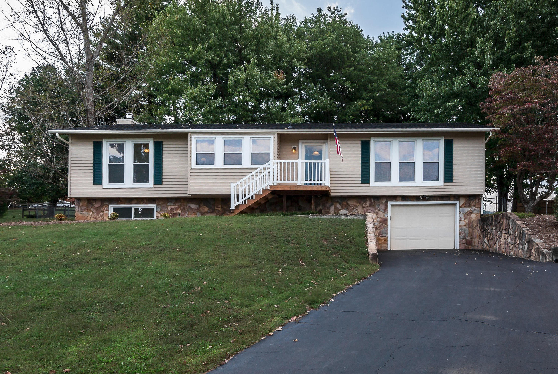 5010 Harvest Ridge Road Roanoke, VA 24019 - Photo 1 of 46 front