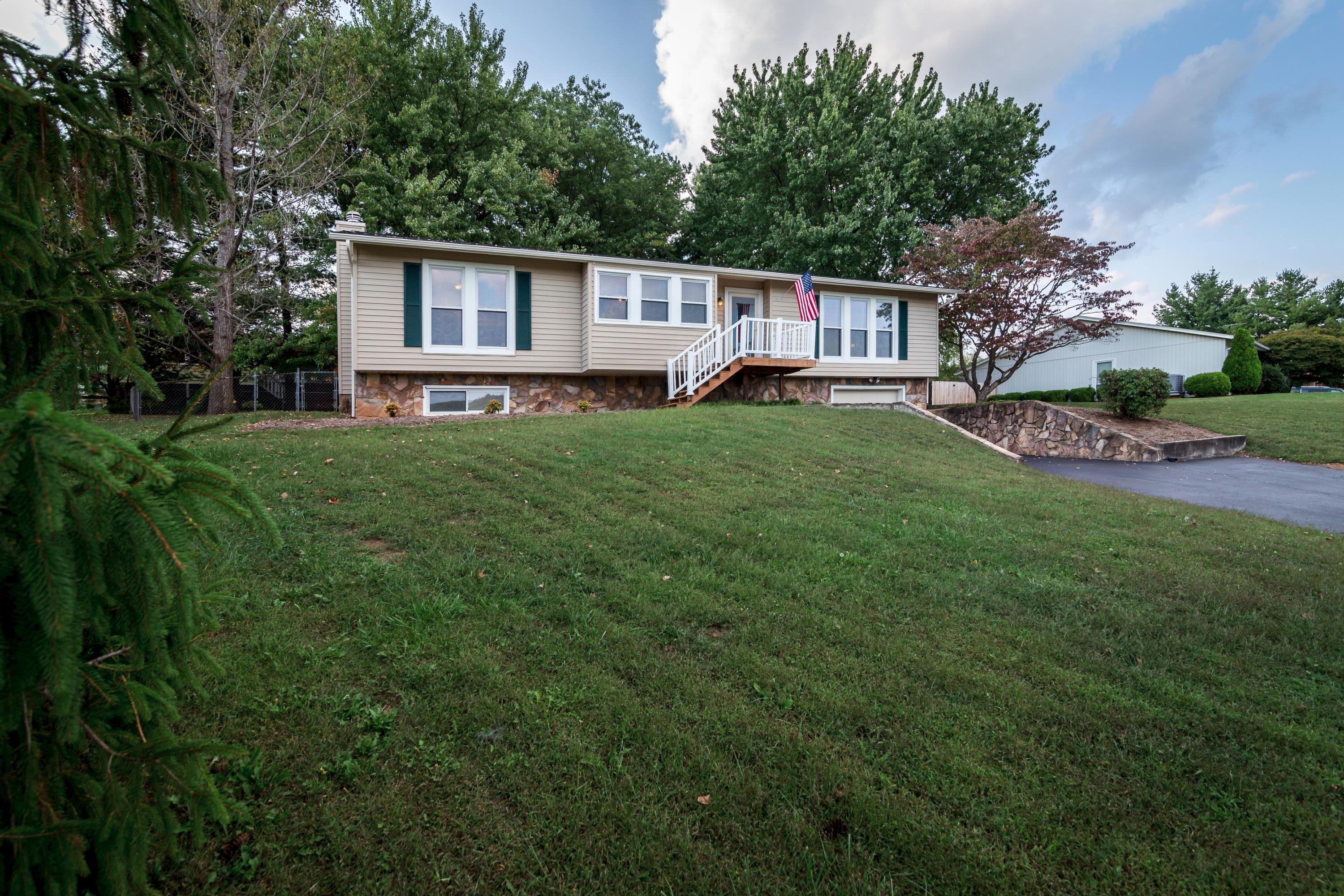 5010 Harvest Ridge Road Roanoke, VA 24019 - Photo 2 of 46 5010 Harvest Ridge RD