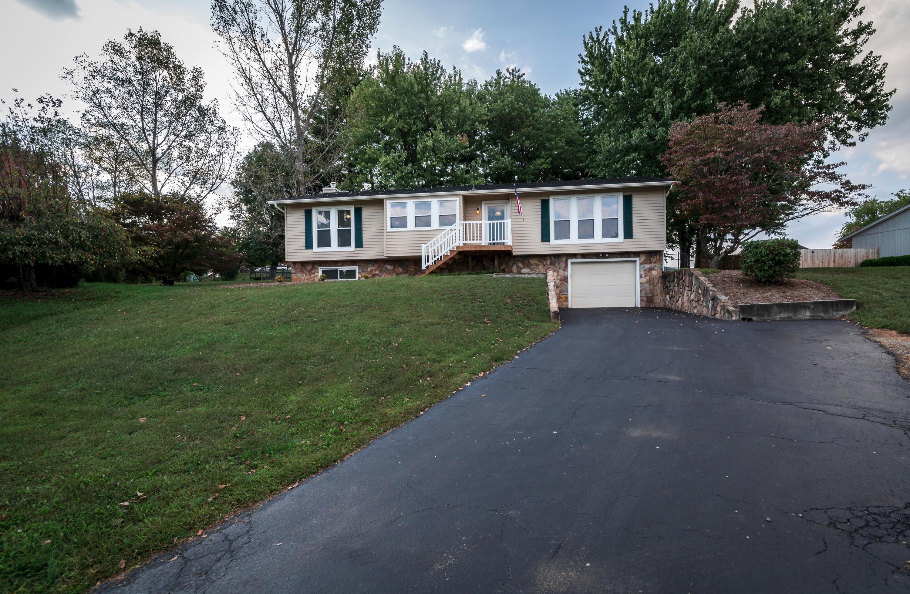 5010 Harvest Ridge Road Roanoke, VA 24019 - Photo 3 of 46 003-249630-29-5010 Harvest Ridge Rd-13_5