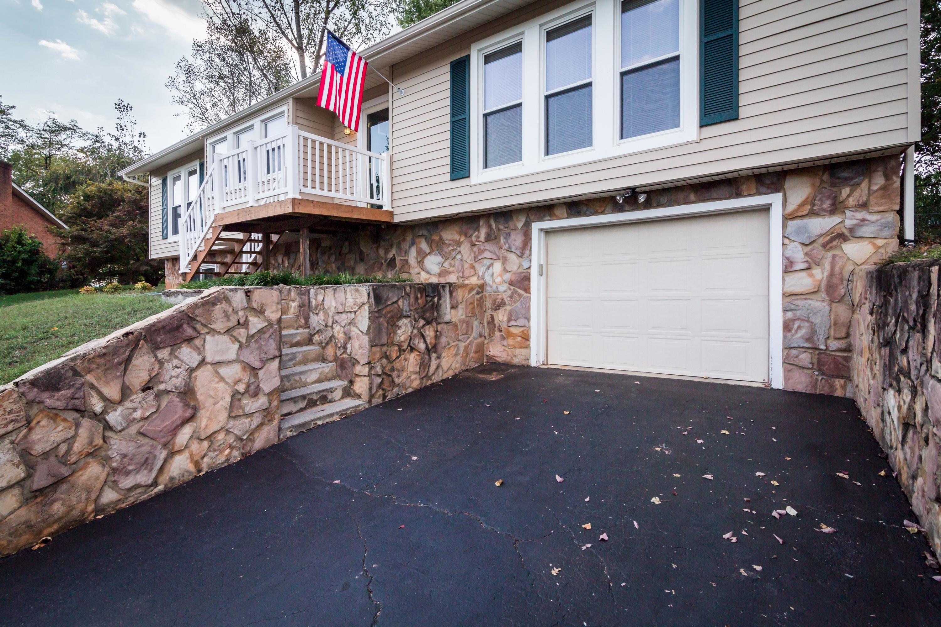 5010 Harvest Ridge Road Roanoke, VA 24019 - Photo 4 of 46 004-249630-26-5010 Harvest Ridge Rd-8_56