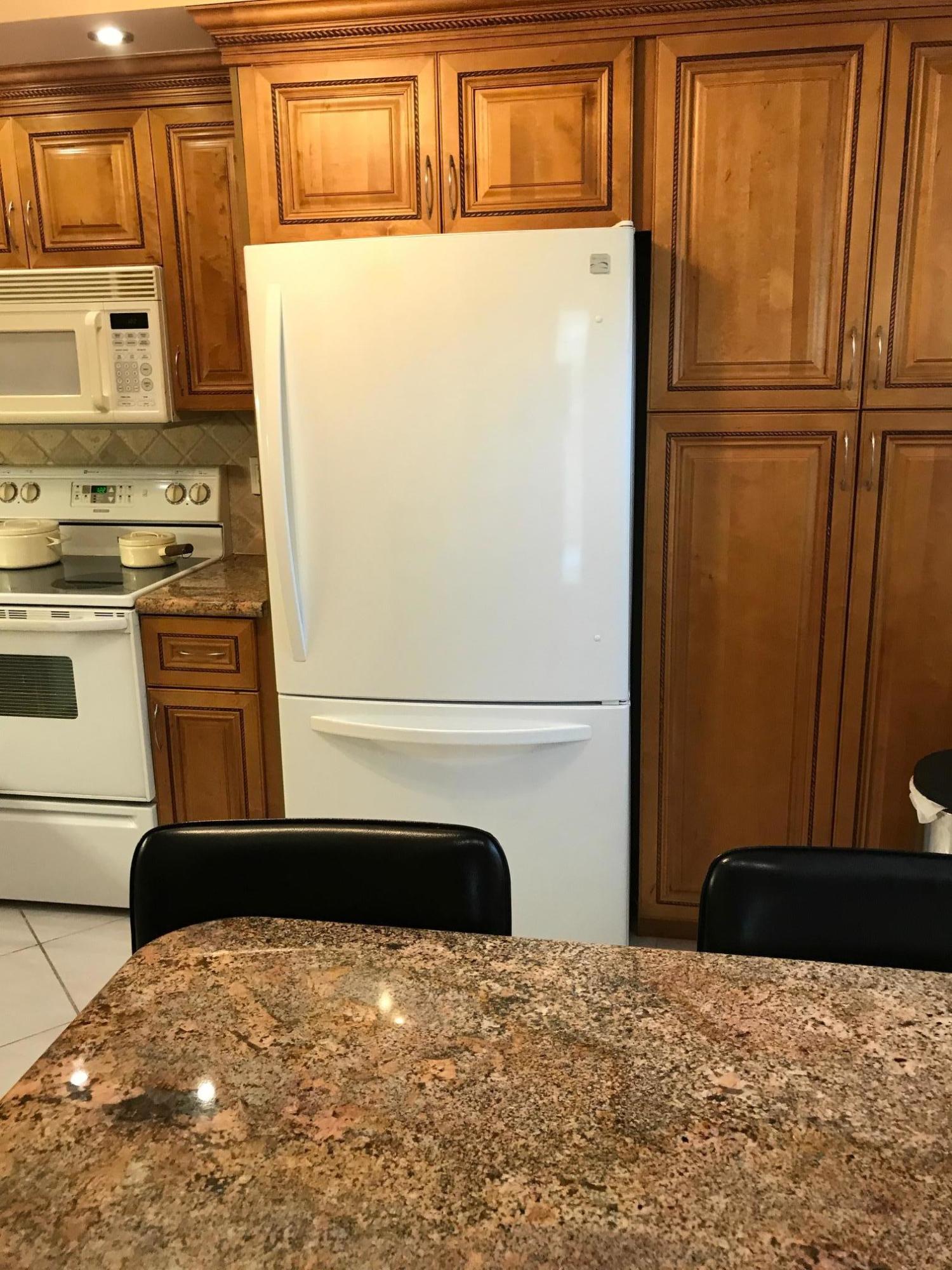 2037 Hythe A Boca Raton, FL 33434 - Photo 2 of 23 IMG_0572