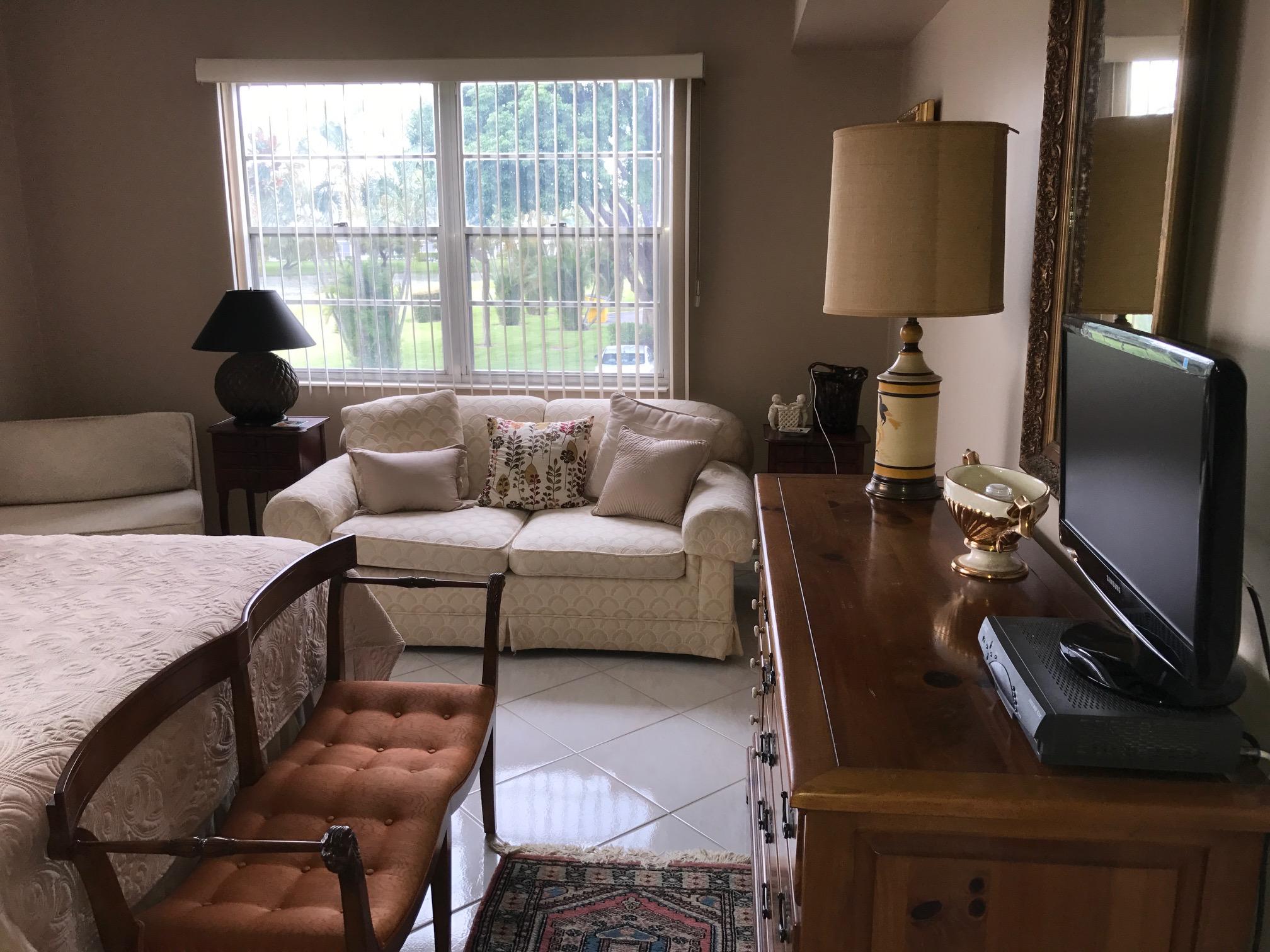 2037 Hythe A Boca Raton, FL 33434 - Photo 6 of 23 IMG_0577