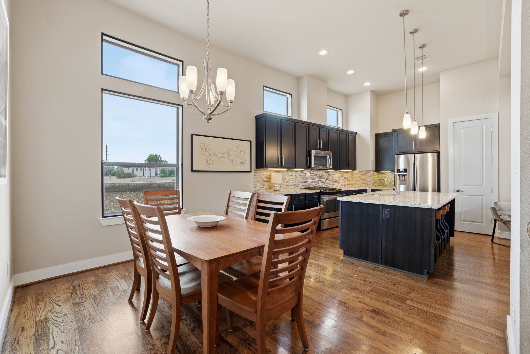 4102 Marina Street Houston, TX 77007 - Photo 9 of 32 The dining room has 10-foot ceilings and tons of natural light.