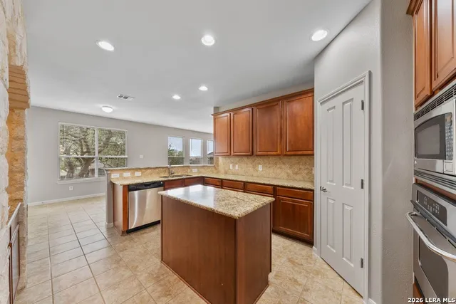 $2,700 | 25723 Coleus, San Antonio, TX 78261