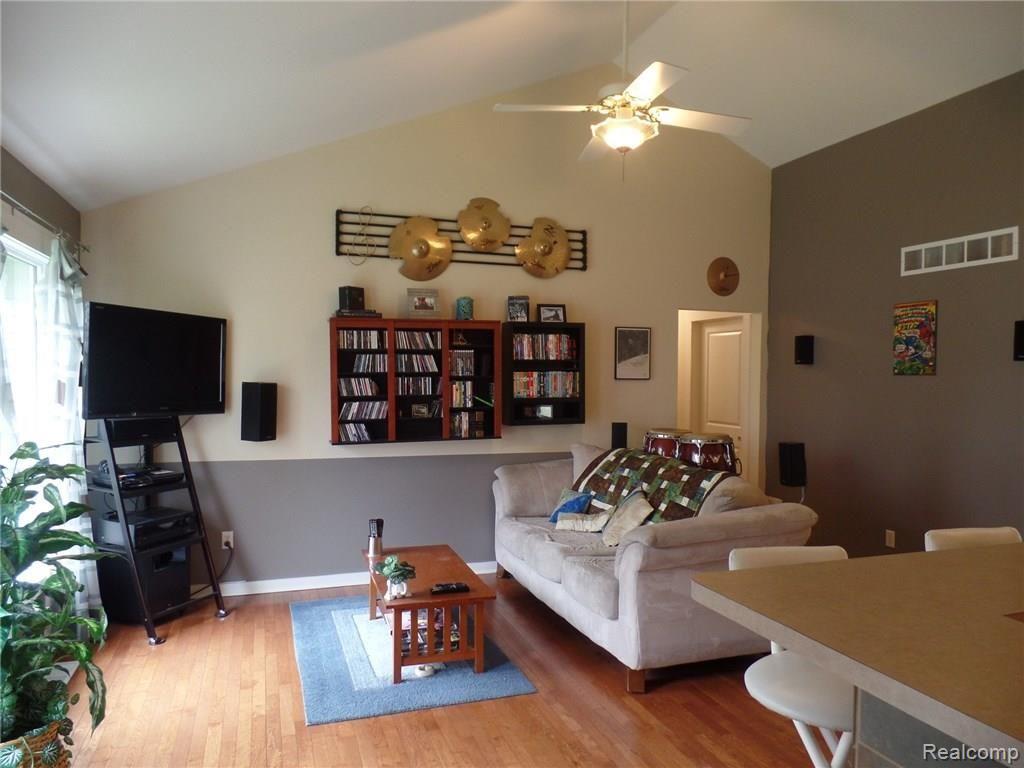 220 South Center Road Grand Blanc, MI 48439 - Photo 6 of 36 SAM_1638.JPG