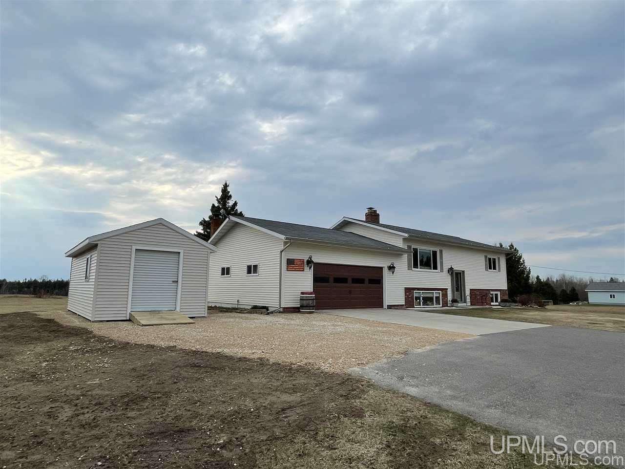 1109N Town Line Road Gulliver, MI 49840 - Photo 32 of 35