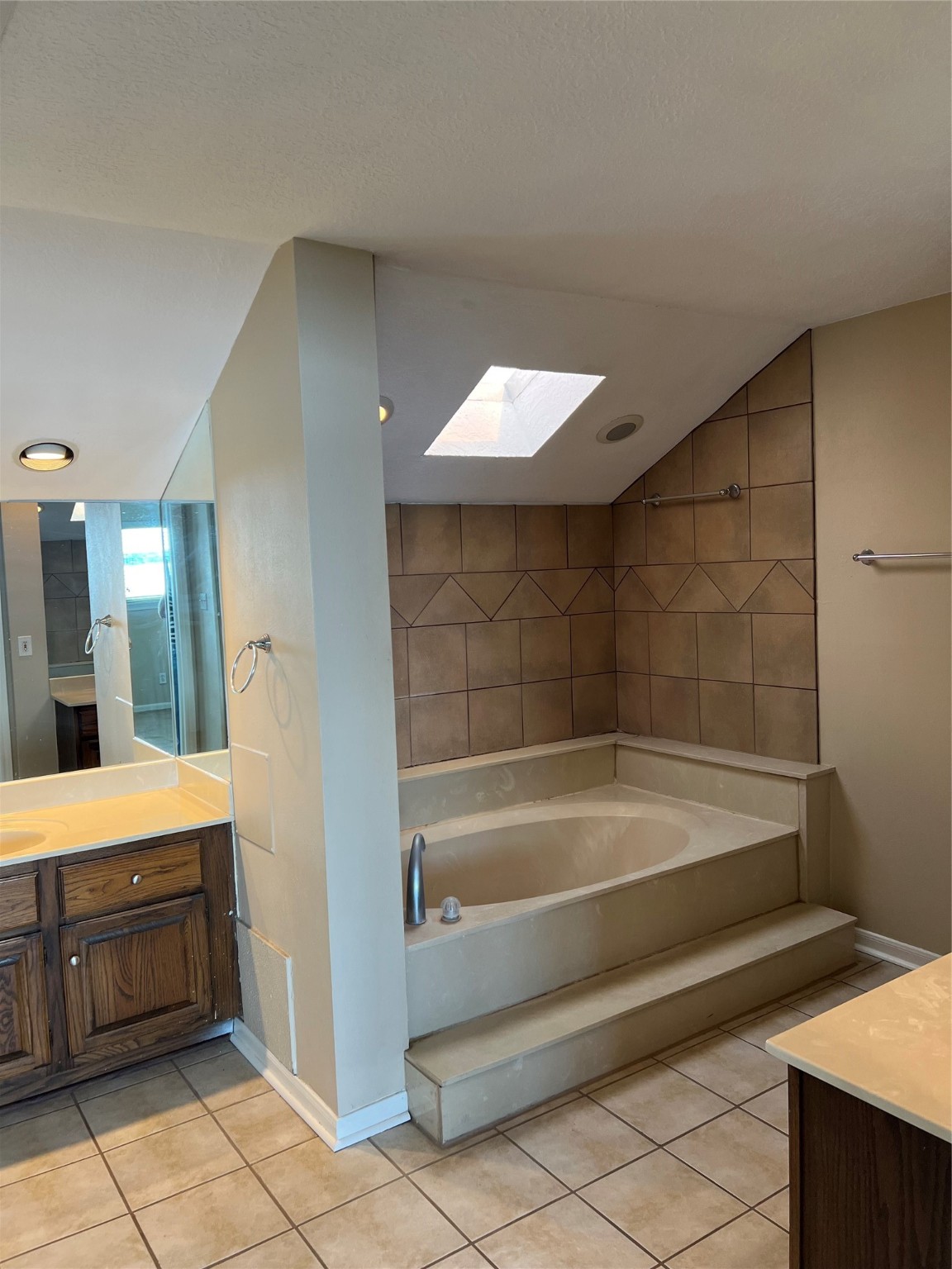 7041 Kingston Cove Lane Willis, TX 77318 - Photo 12 of 19 a bathroom with a bathtub and a sink