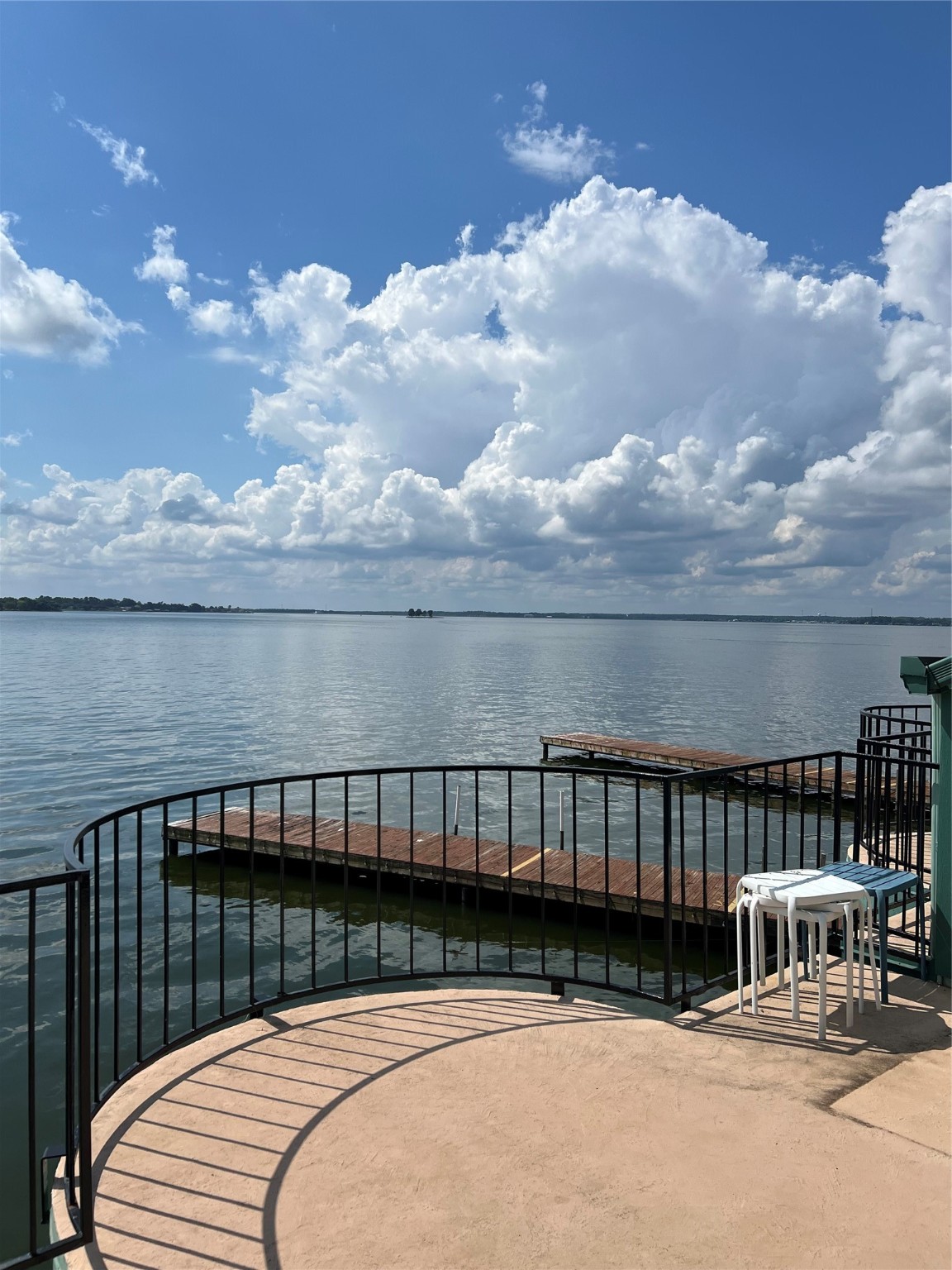 7041 Kingston Cove Lane Willis, TX 77318 - Photo 4 of 19 a view of balcony with furniture