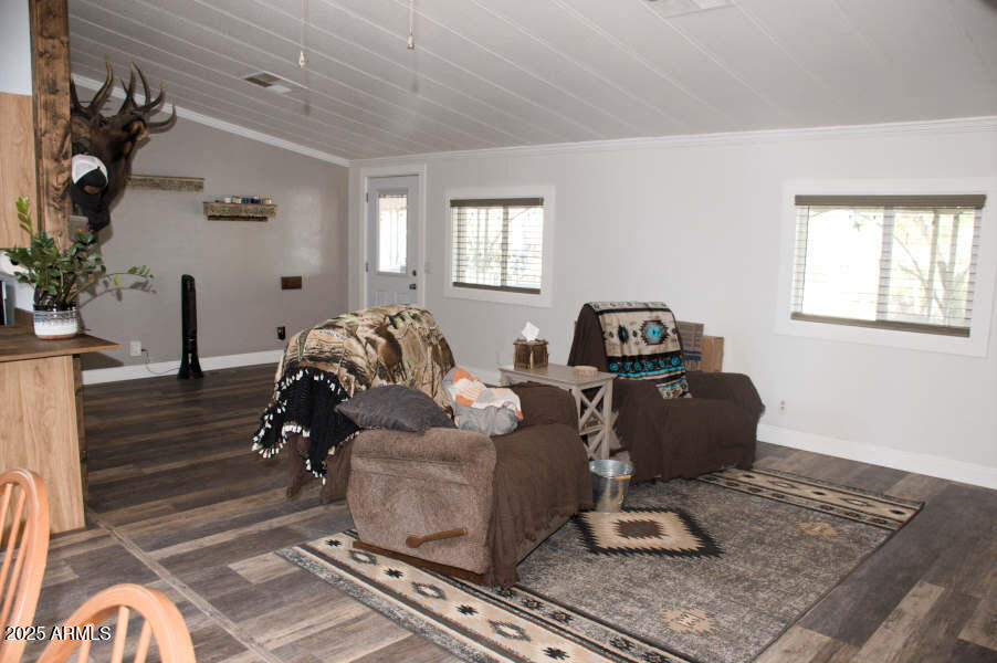 200 North Tomahawk Road Apache Junction, AZ 85119 - Photo 8 of 56 a living room with furniture
