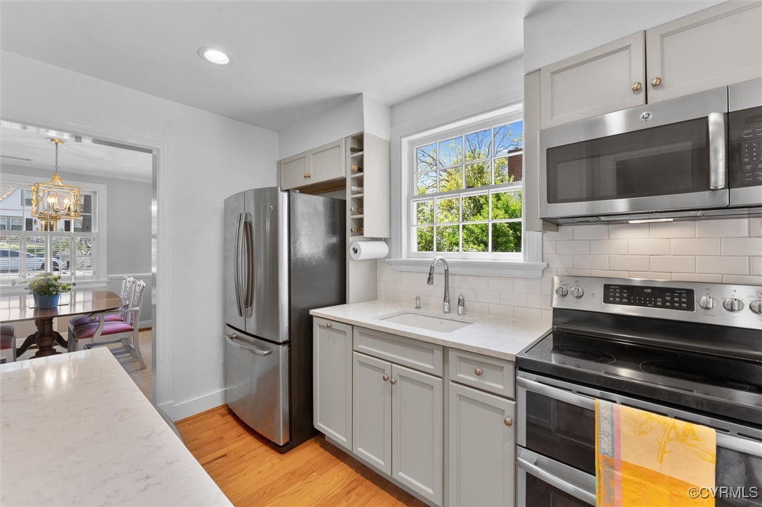 1210 Skipwith Road Henrico, VA 23229 - Photo 22 of 32 a kitchen with stainless steel appliances a stove microwave and refrigerator