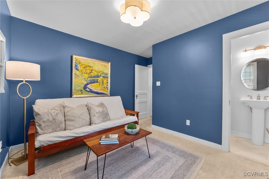 1210 Skipwith Road Henrico, VA 23229 - Photo 24 of 32 a bedroom with a bed and lamps