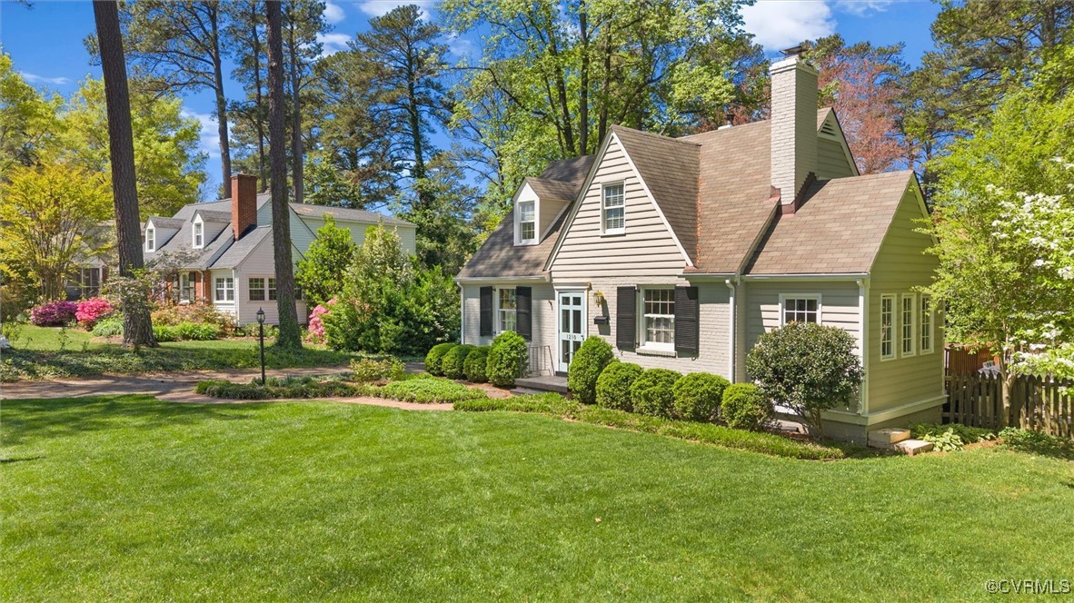 1210 Skipwith Road Henrico, VA 23229 - Photo 3 of 32 a front view of house with yard and green space