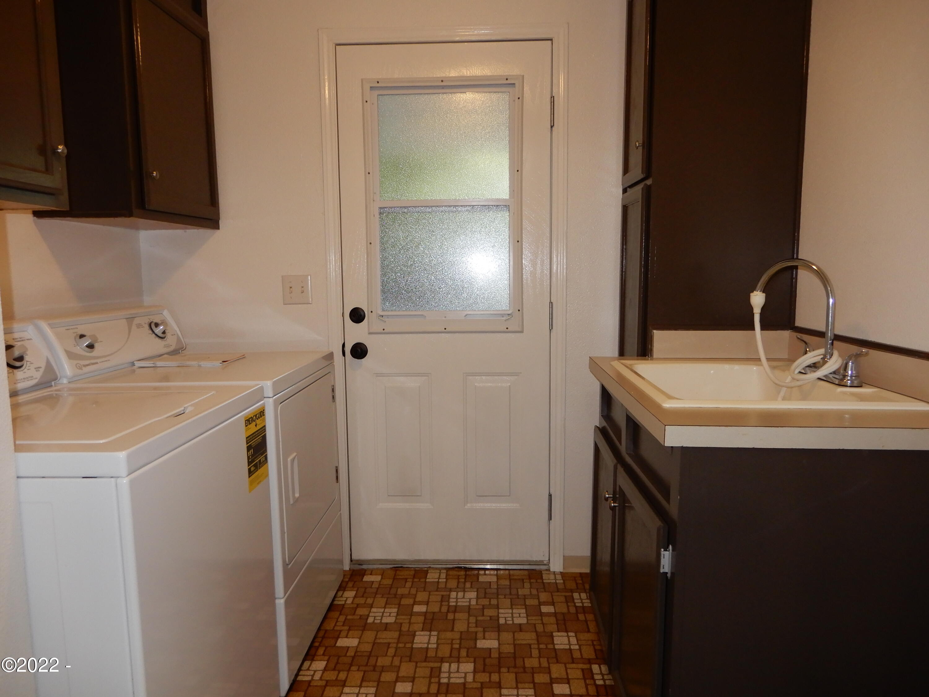 305 Seagrove Loop Lincoln City, OR 97367 - Photo 17 of 20 Laundry