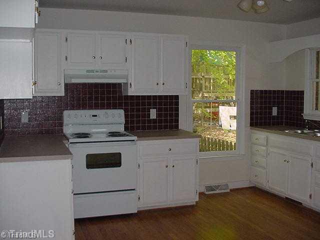 8580 Center Grove Church Road Clemmons, NC 27012 - Photo 4 of 16 Kitchen.