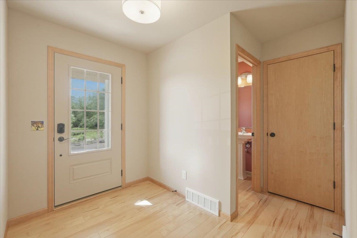 7160 Calla Pass Middleton, WI 53562 - Photo 5 of 52