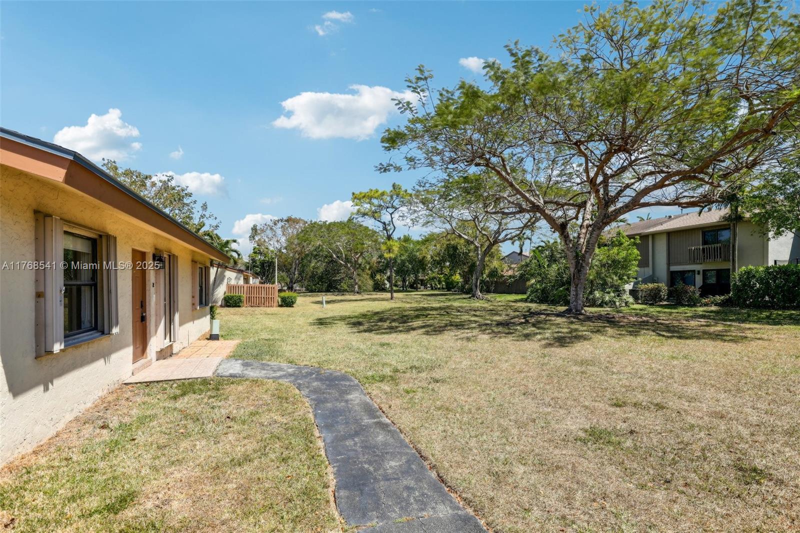11514 Southwest 109th Road, Unit 37Z Miami, FL 33176 - Photo 5 of 50 Gallery Image 5