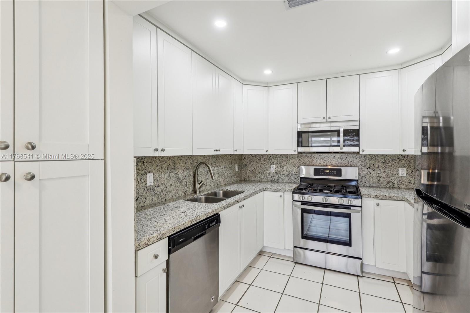 11514 Southwest 109th Road, Unit 37Z Miami, FL 33176 - Photo 8 of 50 Gallery Image 8
