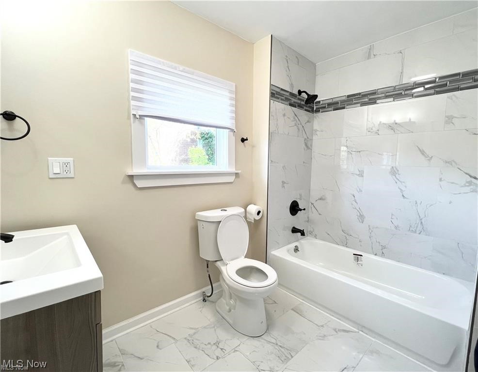 2402 Noble Road Cleveland, OH 44121 - Photo 17 of 29