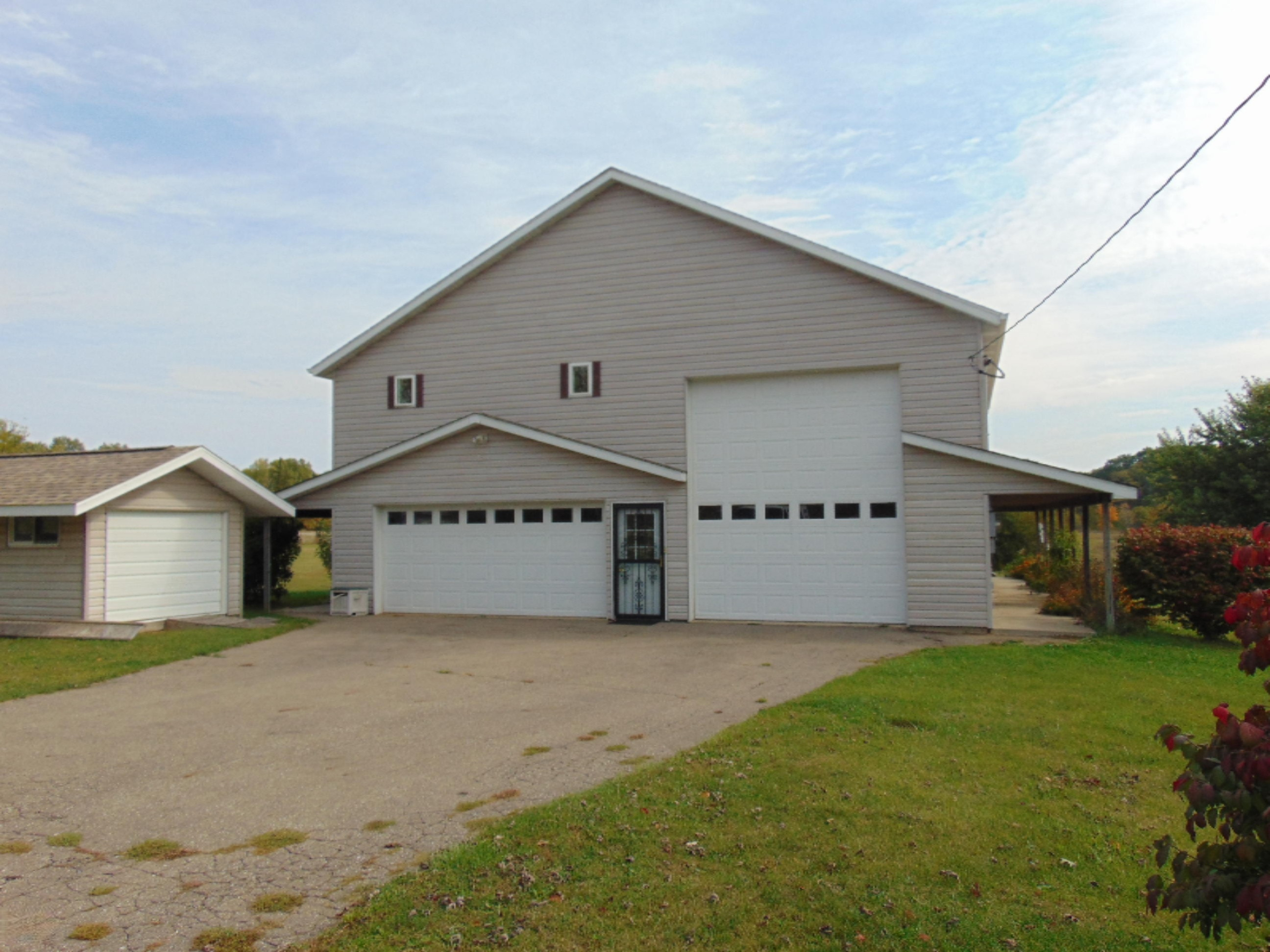 50093 Wickett Road Decatur, MI 49045 - Photo 2 of 65 DSC06511