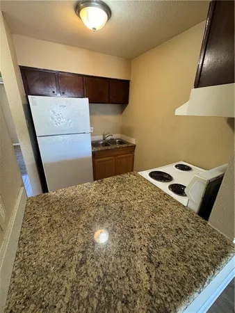 $875 | 8415 Airline Drive, Unit B4, Metairie, LA 70003