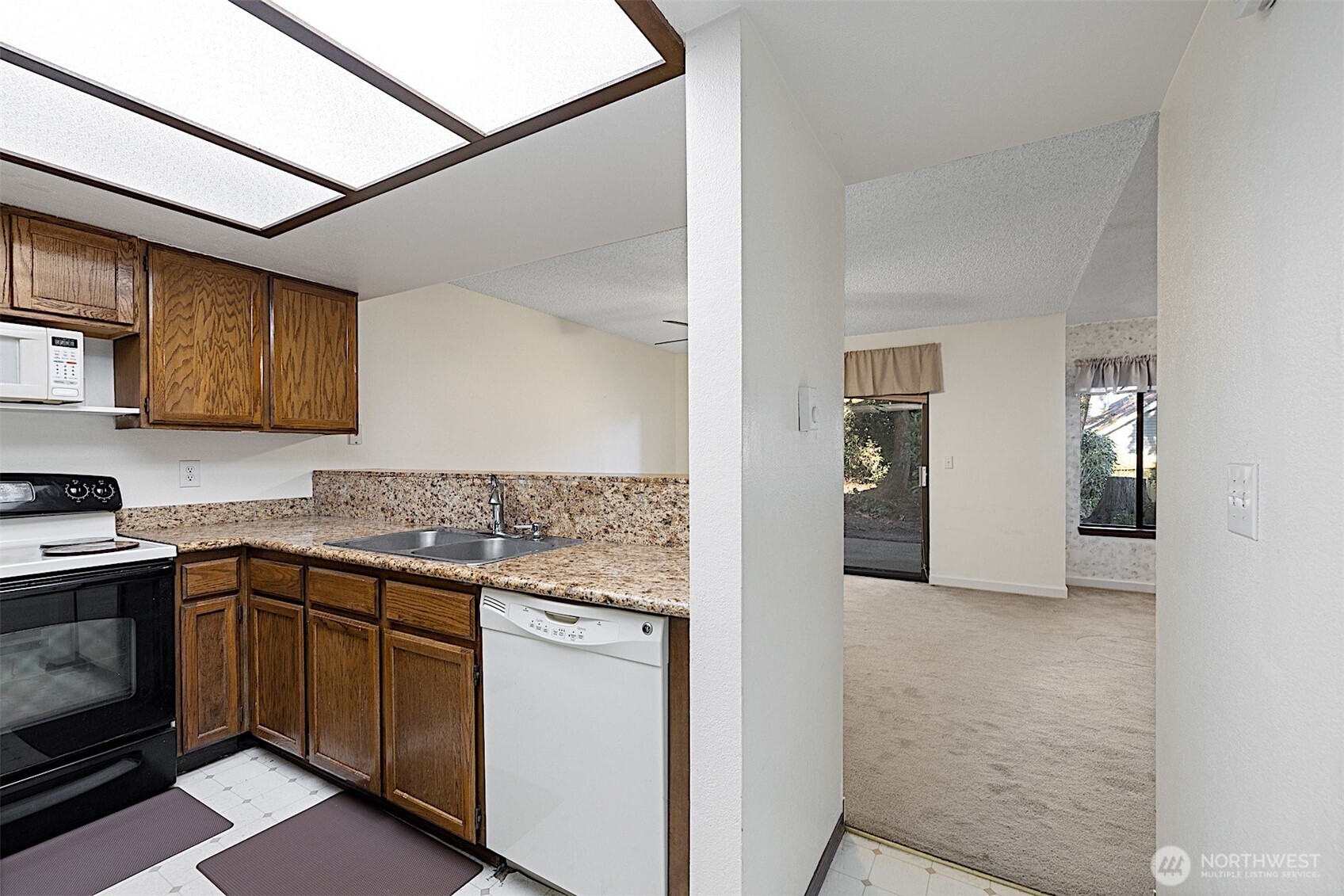 4724 Southwest 317th Lane, Unit B Federal Way, WA 98023 - Photo 15 of 40