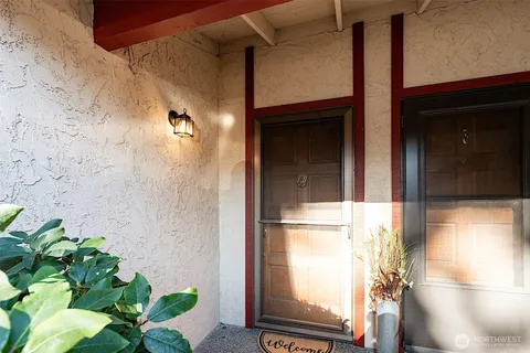 $359,950 | 4724 Southwest 317th Lane, Unit B, Federal Way, WA 98023