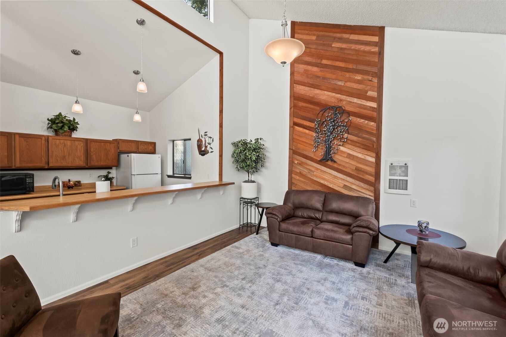 4724 Southwest 317th Lane, Unit B Federal Way, WA 98023 - Photo 38 of 40 a living room with furniture and a potted plant
