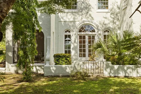 $2,700,000 | 907 Alhambra Circle, Coral Gables, FL 33134