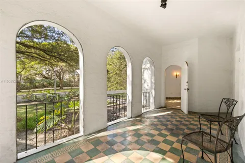 $2,700,000 | 907 Alhambra Circle, Coral Gables, FL 33134