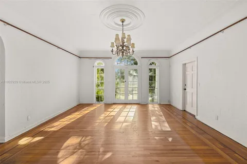 $2,700,000 | 907 Alhambra Circle, Coral Gables, FL 33134