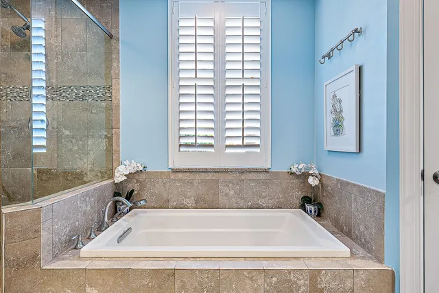 $1,100,000 | 1015 Bay Colony Drive South, Unit SLIP 17, Juno Beach, FL 33408