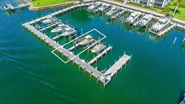 $1,100,000 | 1015 Bay Colony Drive South, Unit SLIP 17, Juno Beach, FL 33408