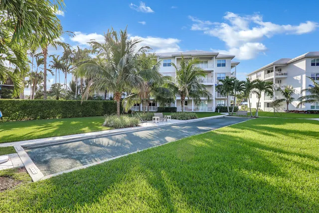 $1,100,000 | 1015 Bay Colony Drive South, Unit SLIP 17, Juno Beach, FL 33408