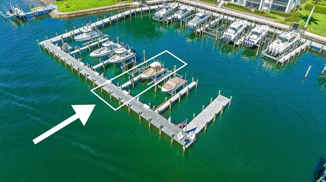 $1,100,000 | 1015 Bay Colony Drive South, Unit SLIP 17, Juno Beach, FL 33408