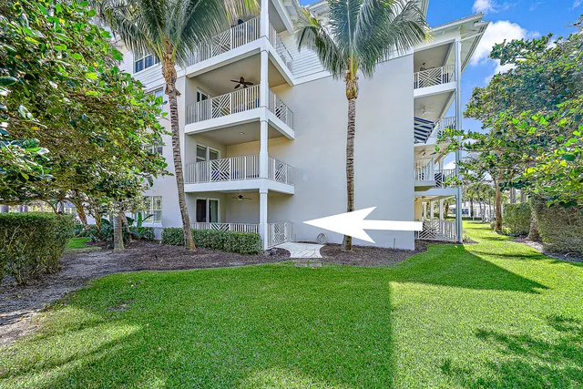 $1,100,000 | 1015 Bay Colony Drive South, Unit SLIP 17, Juno Beach, FL 33408