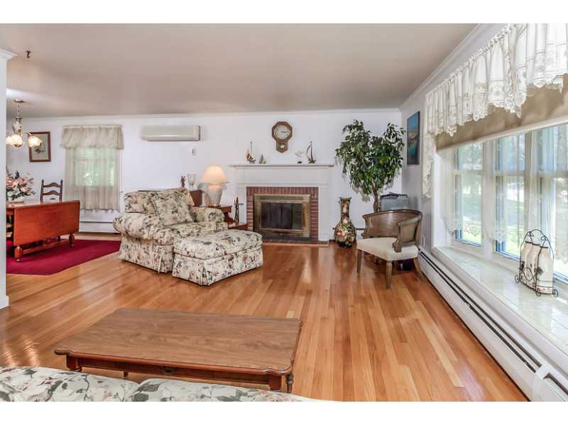 70 Dory Road Warwick, RI 02886 - Photo 4 of 16 Living Room.