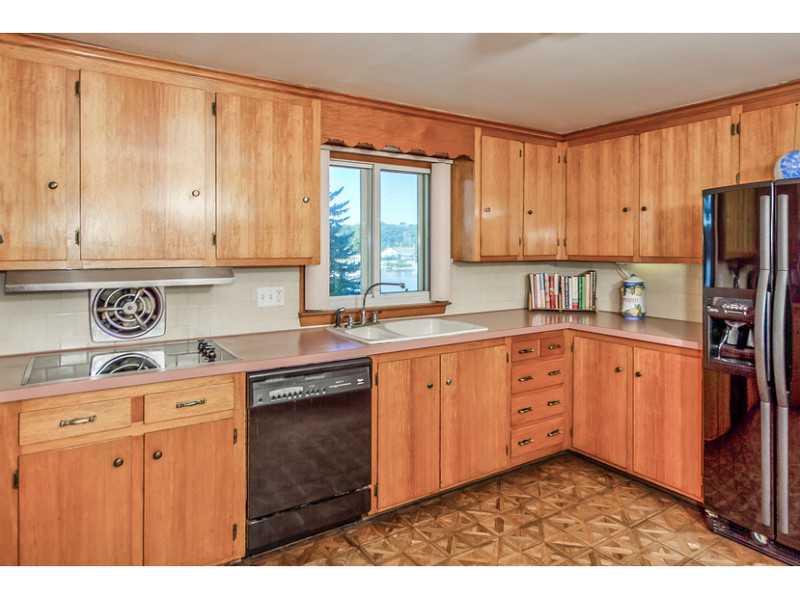 70 Dory Road Warwick, RI 02886 - Photo 6 of 16 Kitchen.