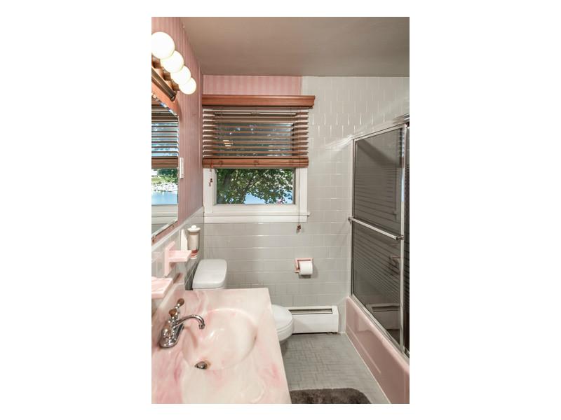 70 Dory Road Warwick, RI 02886 - Photo 9 of 16 Bathroom.