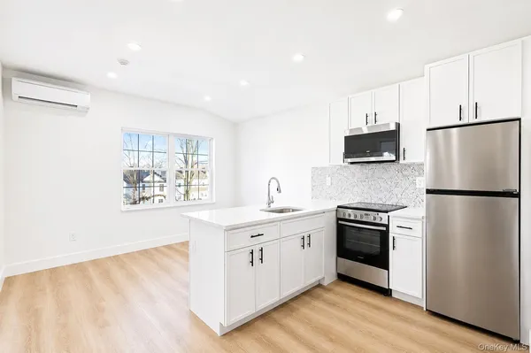 $1,975 | 9 Lagrange Avenue, Unit 3, Poughkeepsie, NY 12603