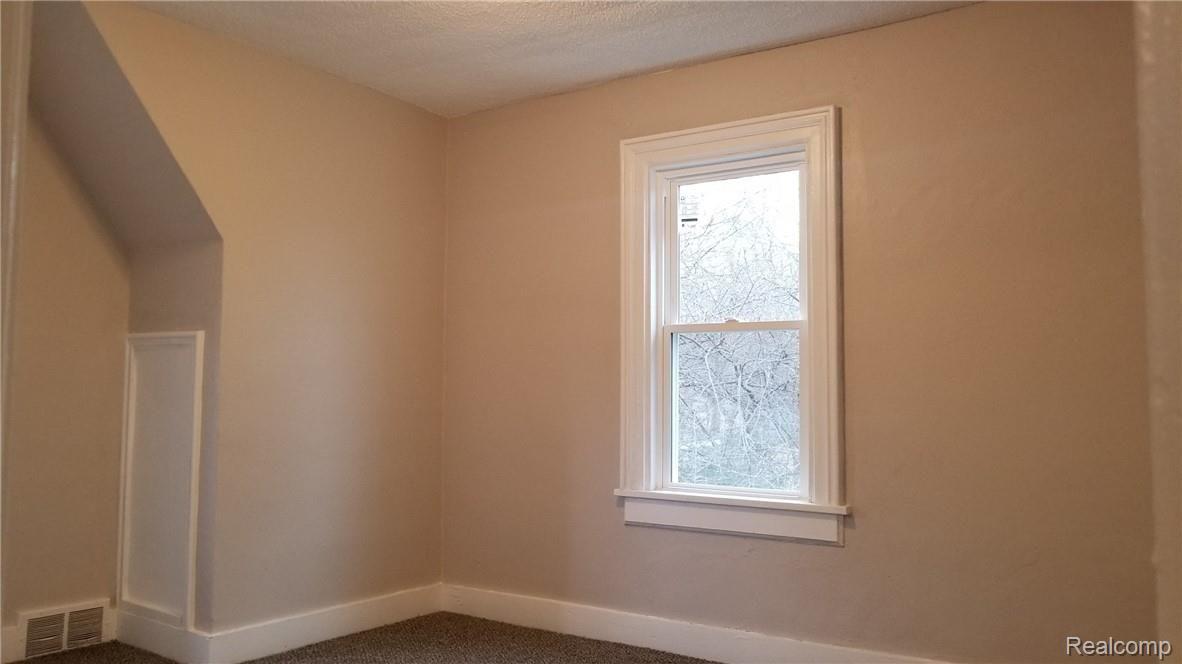 208 East South Holly Road Fenton, MI 48430 - Photo 14 of 27 20181226_152417.jpg
