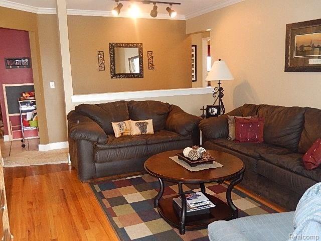 32833 Bunert Road Warren, MI 48088 - Photo 5 of 18 4 Living Rm.jpg