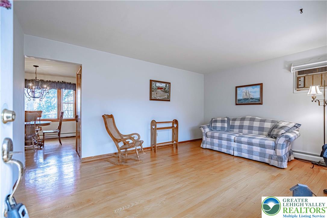 2810 Kuter Road Bath, PA 18014 - Photo 3 of 24 Gallery Image 3